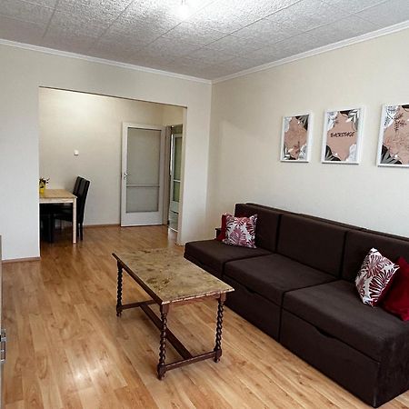 Backstage Apartment Дьор Екстериор снимка